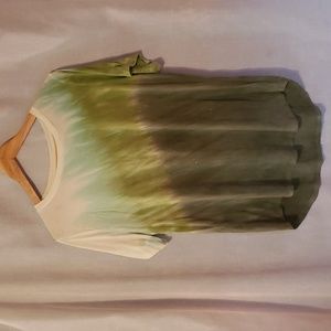 Old Navy Luxe Tie-Dye crew neck tee 💚🌿 green tiedye xtra soft stretchy t-shirt